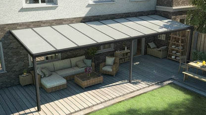 Terrassenüberdachung in matt anthrazit mit Polycarbonat Opal