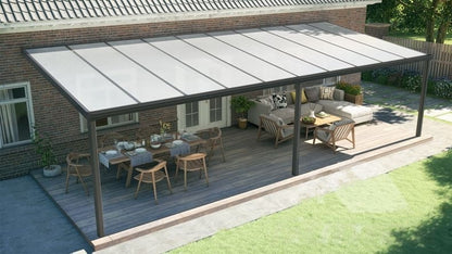 Terrassenüberdachung in matt anthrazit mit Polycarbonat Opal