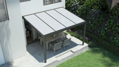 Terrassenüberdachung in matt anthrazit mit Polycarbonat Opal