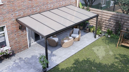 Terrassenüberdachung in matt anthrazit mit Polycarbonat Opal