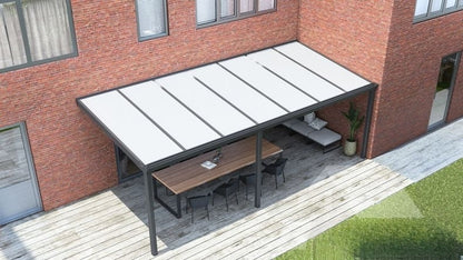 Terrassenüberdachung in matt anthrazit mit Polycarbonat Opal