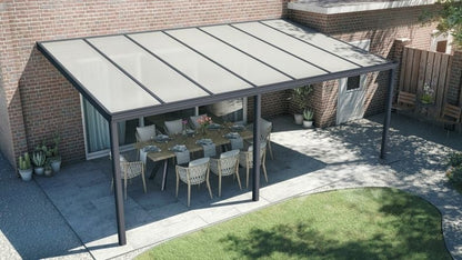 Terrassenüberdachung in matt anthrazit mit Polycarbonat Opal