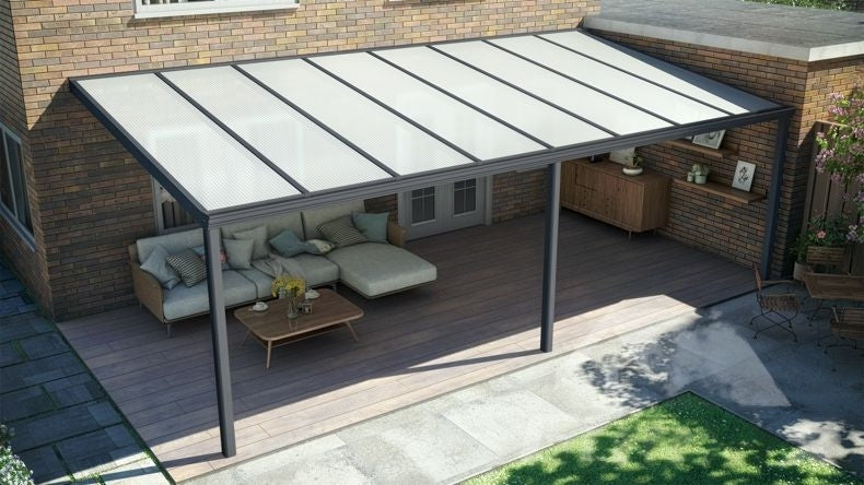 Terrassenüberdachung in matt anthrazit mit Polycarbonat Opal