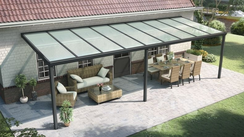 Terrassenüberdachung in matt anthrazit mit Milchglas