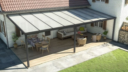 Terrassenüberdachung in matt anthrazit mit Polycarbonat Opal